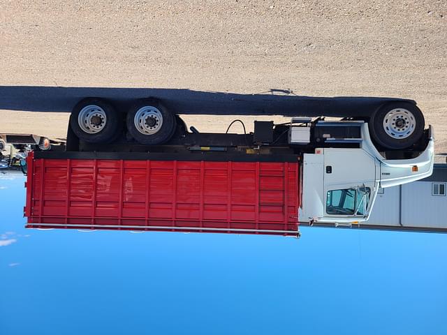 Image of Freightliner FL106 equipment image 4