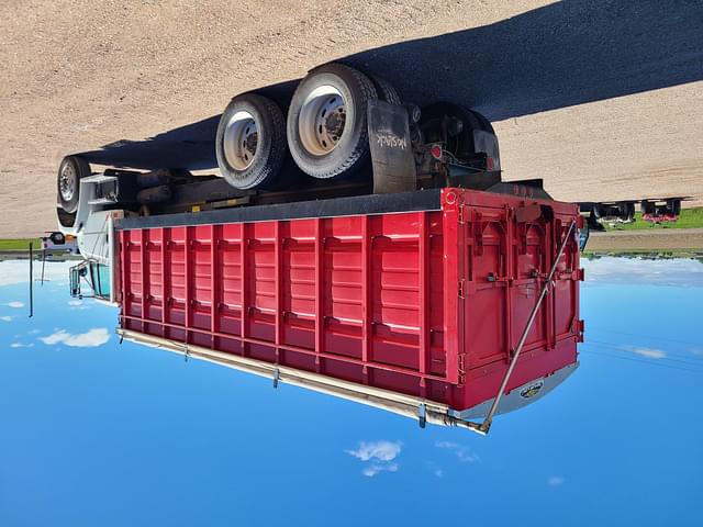 Image of Freightliner FL106 equipment image 2
