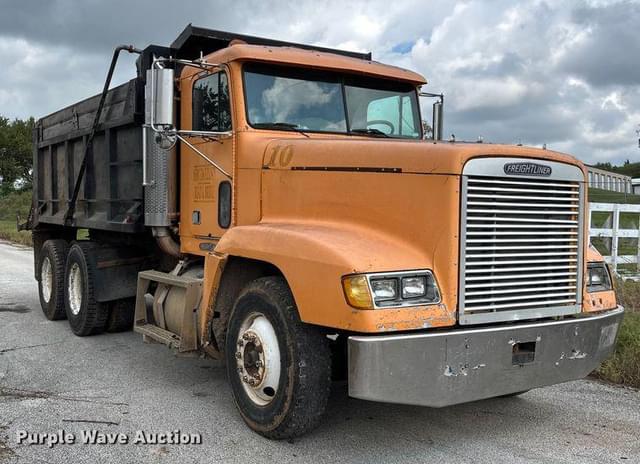 Image of Freightliner FLD equipment image 2