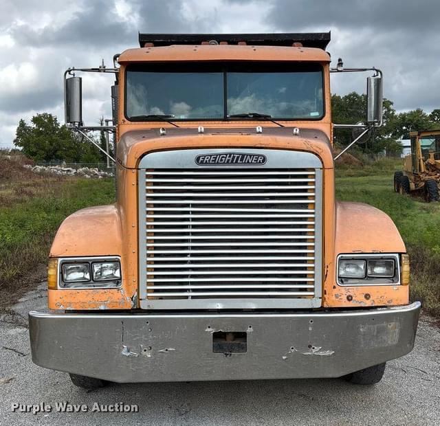 Image of Freightliner FLD equipment image 1