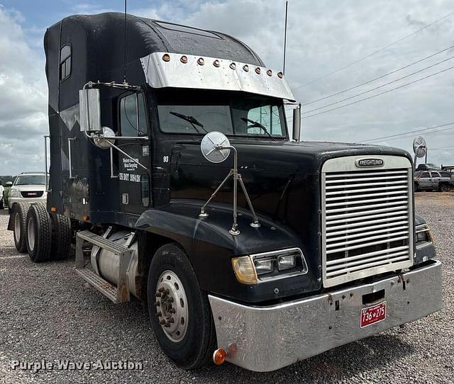 Image of Freightliner FLD equipment image 2