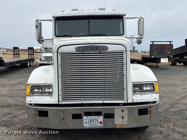 Image of Freightliner FLD equipment image 1