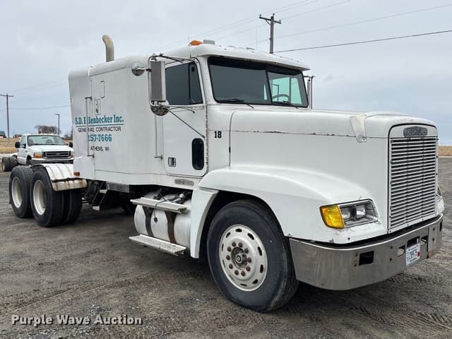 Image of Freightliner FLD equipment image 2