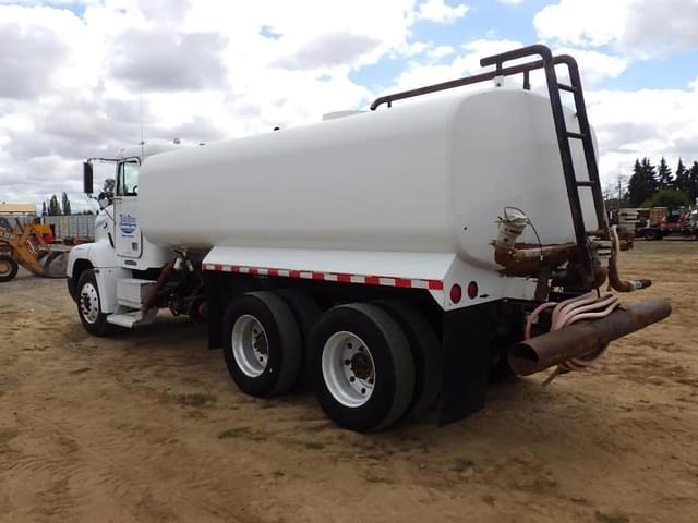 Image of Freightliner FLD112 equipment image 4