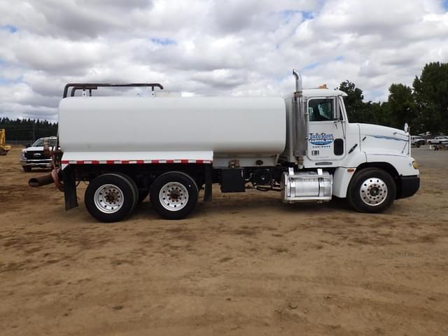 Image of Freightliner FLD112 equipment image 2