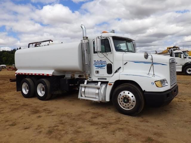 Image of Freightliner FLD112 equipment image 1