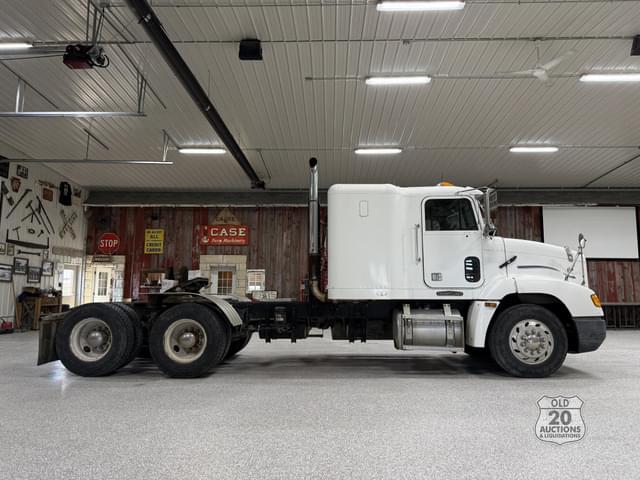 Image of Freightliner FLD112 equipment image 1