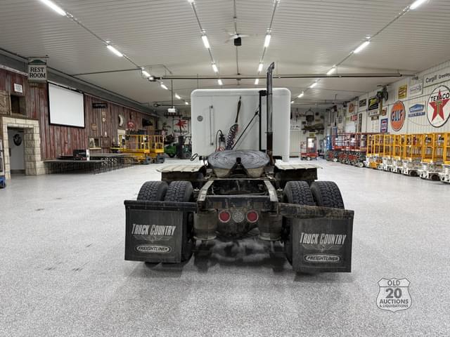 Image of Freightliner FLD112 equipment image 3