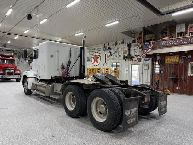 Image of Freightliner FLD112 equipment image 4