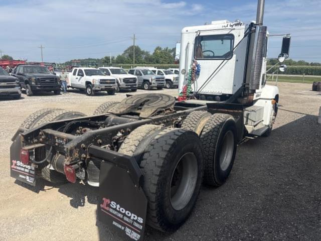 Image of Freightliner FLD112 equipment image 3