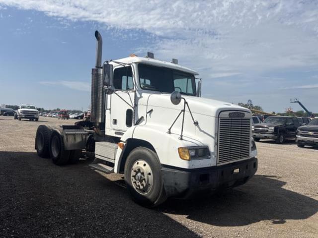 Image of Freightliner FLD112 equipment image 4