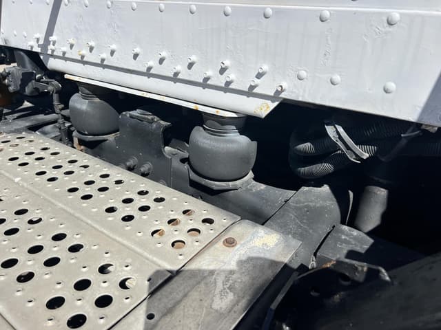 Image of Freightliner FLD112 equipment image 2