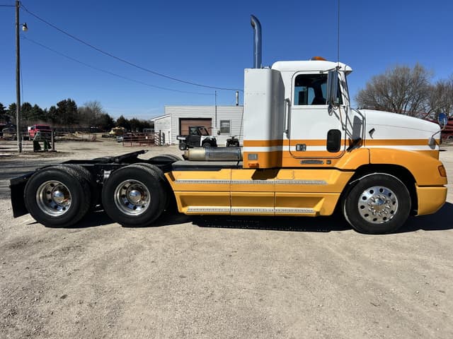 Image of Freightliner FLD112 equipment image 1