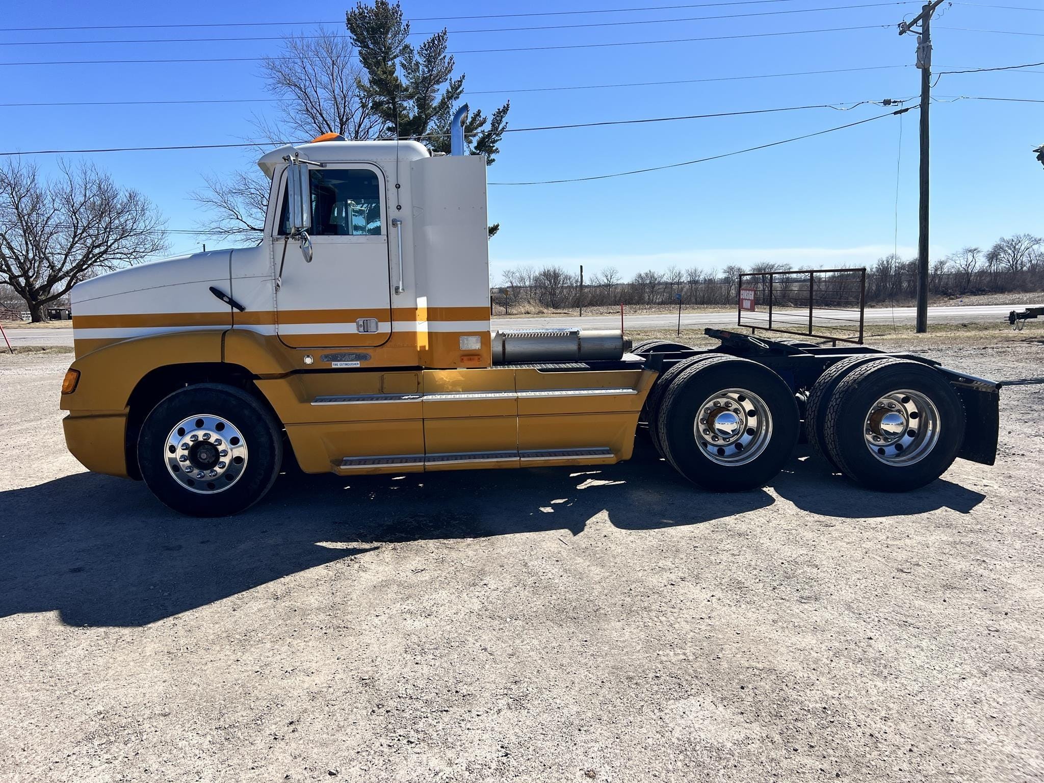 1994 Freightliner FLD112 Equipment Image0
