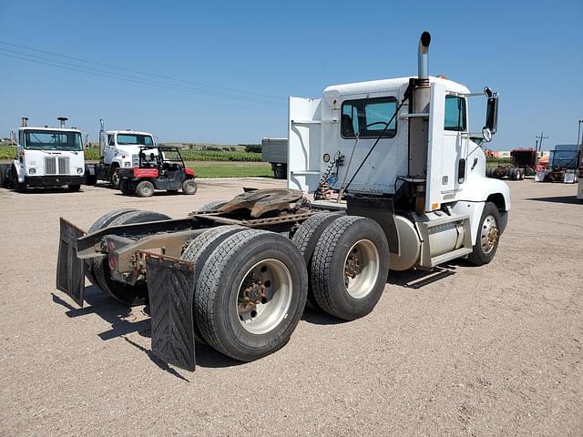 Image of Freightliner FLD112 equipment image 2