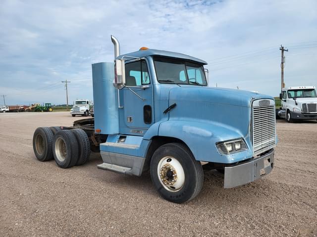 Image of Freightliner FLD112 equipment image 1