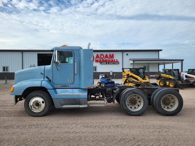 Image of Freightliner FLD112 equipment image 4