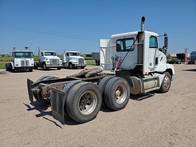 Image of Freightliner FLD112 equipment image 2