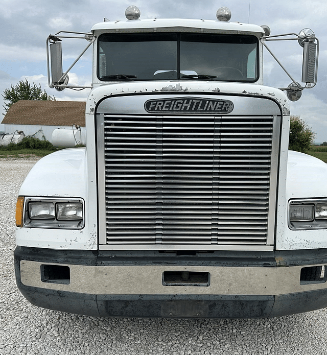 Image of Freightliner FLD120 equipment image 1