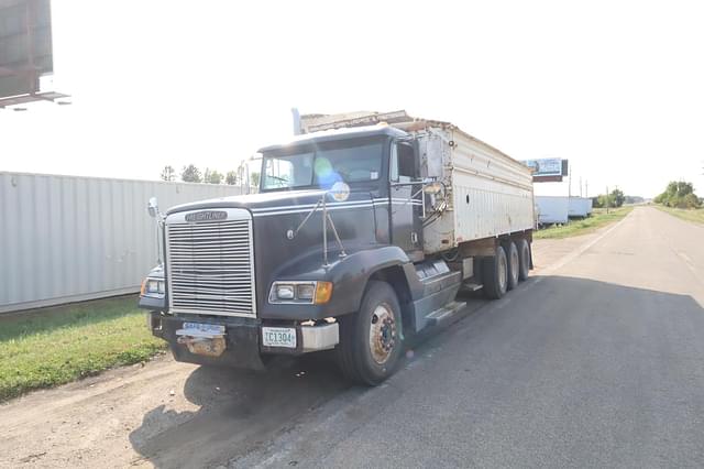 Image of Freightliner FLD120 equipment image 1