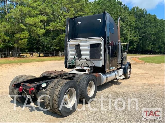Image of Freightliner FLD120 equipment image 4