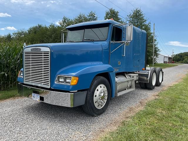 Image of Freightliner FLD120 equipment image 1