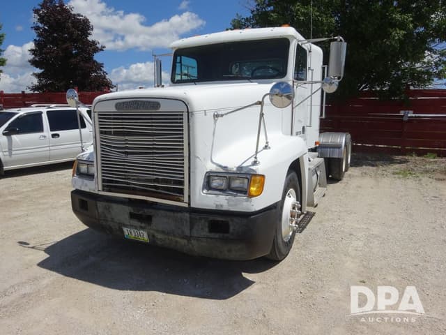 Image of Freightliner FLD120 equipment image 2