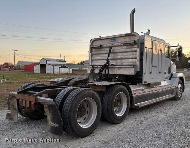 Image of Freightliner FLD120 equipment image 4