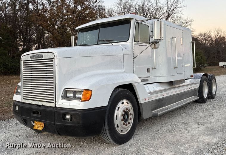 1994 Freightliner FLD120 Equipment Image0