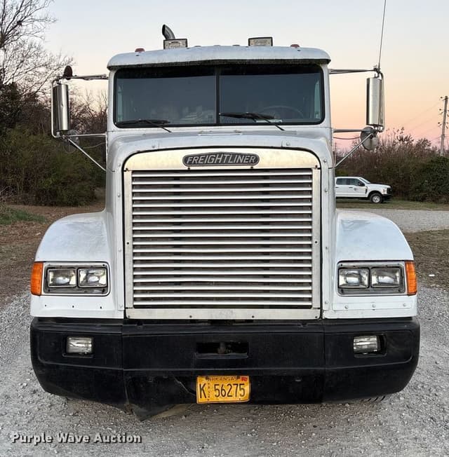 Image of Freightliner FLD120 equipment image 1