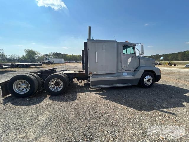 Image of Freightliner FLD120 equipment image 2