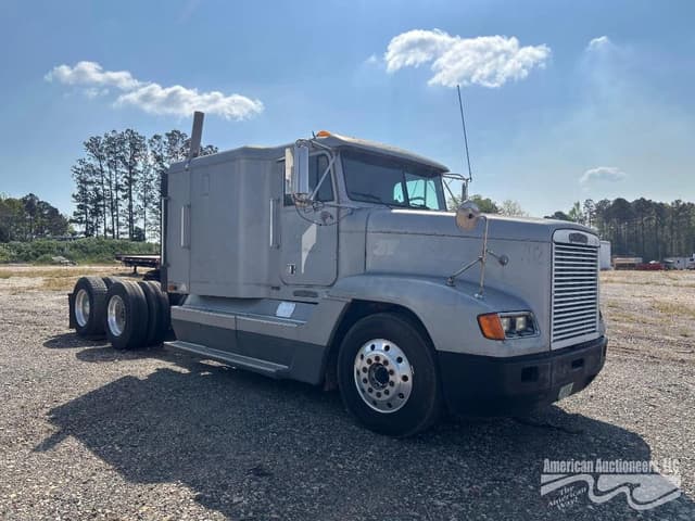 Image of Freightliner FLD120 equipment image 1