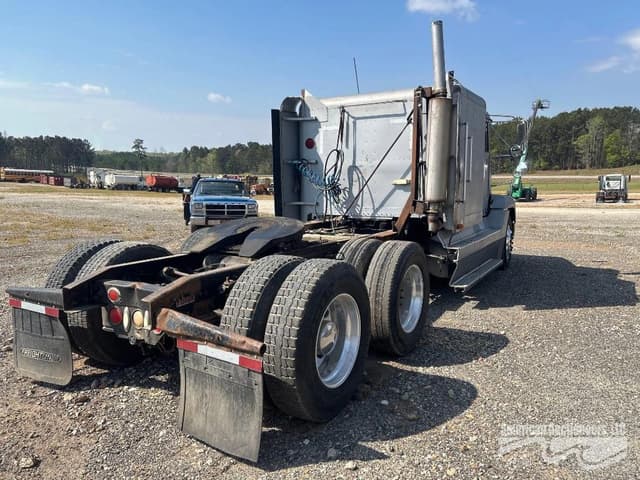 Image of Freightliner FLD120 equipment image 3