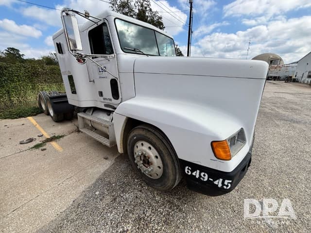 Image of Freightliner FLD120 equipment image 4