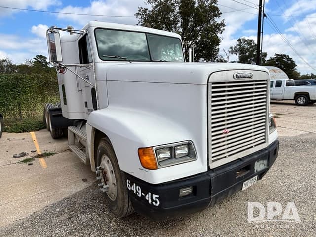 Image of Freightliner FLD120 equipment image 3