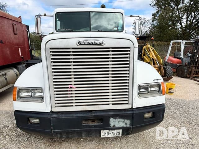 Image of Freightliner FLD120 equipment image 2