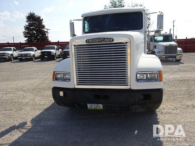 Image of Freightliner FLD120 equipment image 4