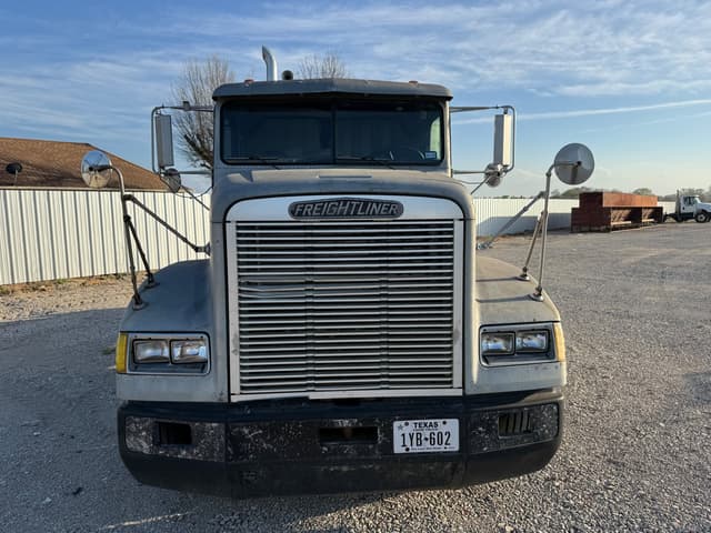 Image of Freightliner FLD120 equipment image 2