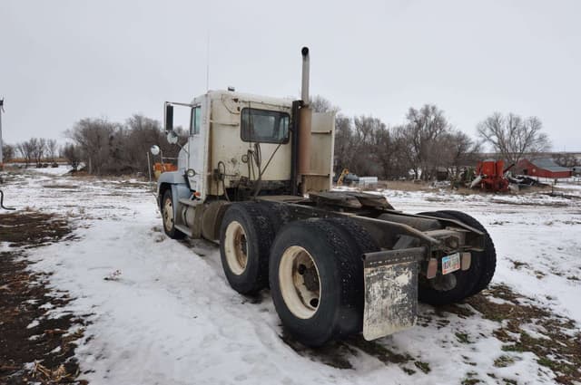Image of Freightliner 3406 equipment image 4