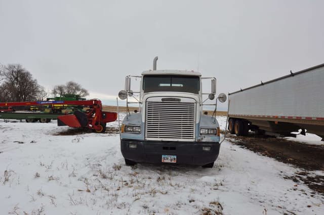 Image of Freightliner 3406 equipment image 2