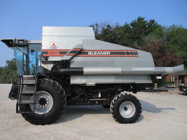 Image of Gleaner R62 equipment image 2