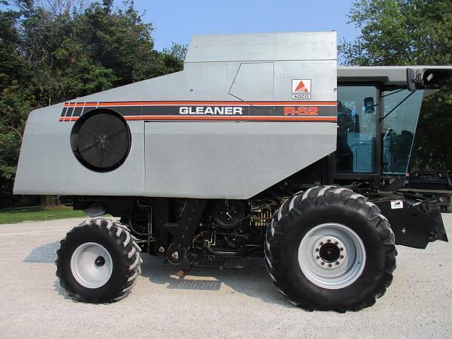 Image of Gleaner R62 equipment image 3
