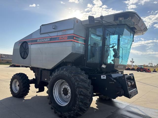 Image of Gleaner R62 equipment image 3