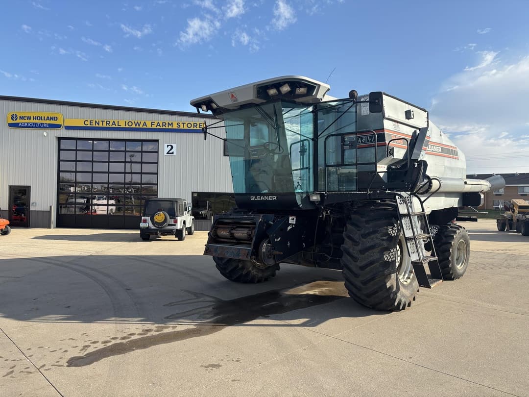 Image of Gleaner R62 Primary image