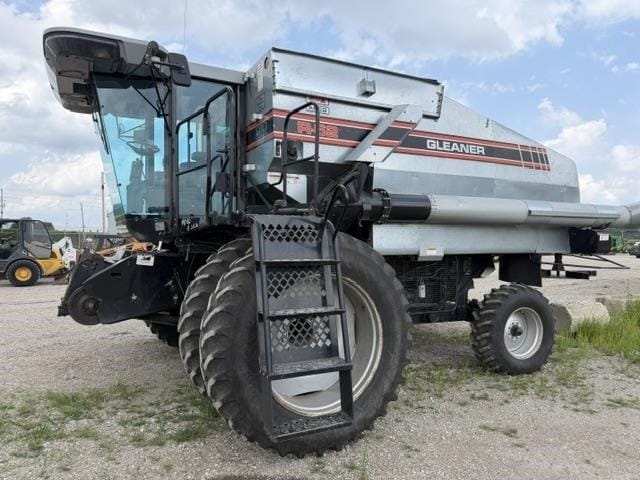 1994 Gleaner R62 Equipment Image0
