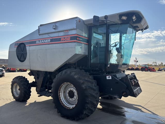 Image of Gleaner R62 equipment image 3