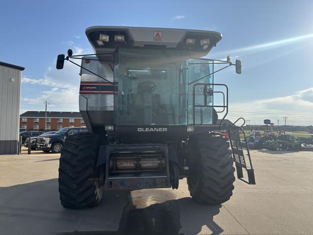 Image of Gleaner R62 equipment image 2