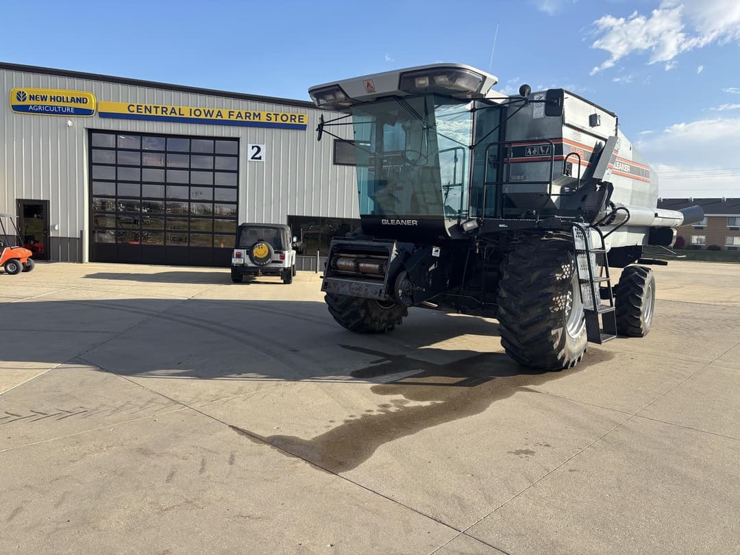 Image of Gleaner R62 Primary image