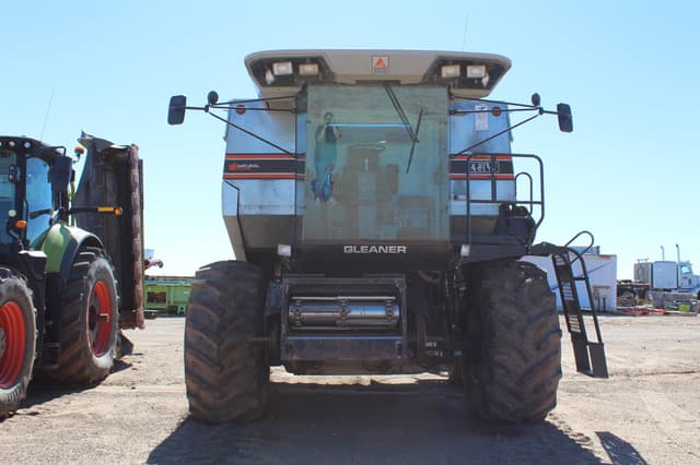 Image of Gleaner R62 equipment image 4