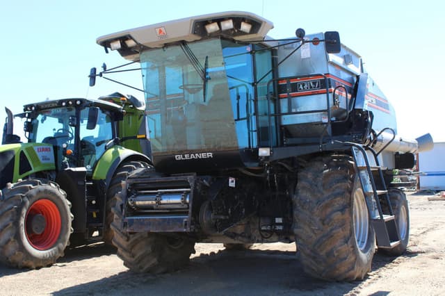 Image of Gleaner R62 equipment image 3